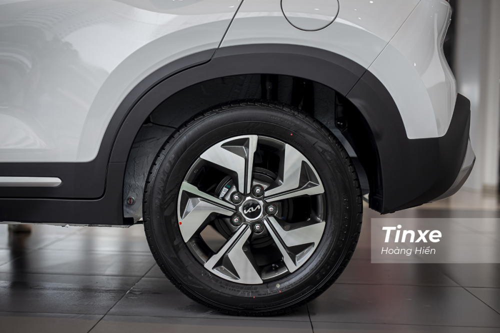 Phanh tang trống ở phía sau.