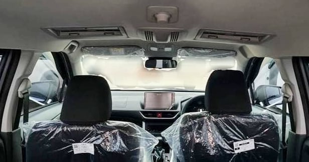 Toyota Avanza 2022 có 2 cửa gió điều hòa trên trần xe, dành cho hàng ghế sau Toyota Avanza 2022 có 2 cửa gió điều hòa trên trần xe, dành cho hàng ghế sau