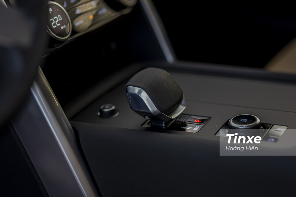 Cần số điện tử mới trên Land Rover Discovery 2021 thuận tiện cho quá trình sử dụng. Cần số điện tử mới trên Land Rover Discovery 2021 thuận tiện cho quá trình sử dụng.