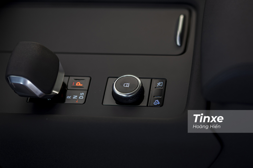 Điểm nổi bật trong vận hành của Land Rover Discovery 2021 chính là ở các chế độ lái vượt địa hình đa dạng. Điểm nổi bật trong vận hành của Land Rover Discovery 2021 chính là ở các chế độ lái vượt địa hình đa dạng.