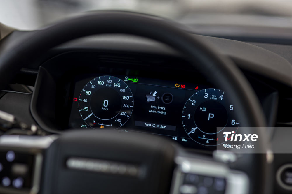 Phía sau vô-lăng là màn hình kỹ thuật số có kích thước 12,3 inch cho phép hiển thị đa thông tin. Phía sau vô-lăng là màn hình kỹ thuật số có kích thước 12,3 inch cho phép hiển thị đa thông tin.