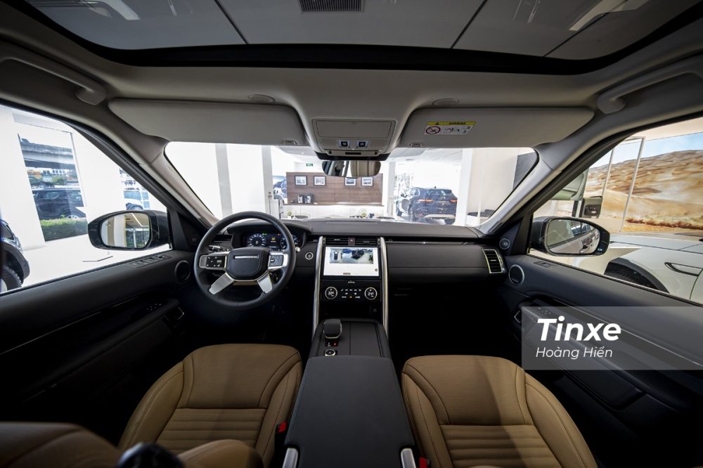 Không gian nội thất bên trong Land Rover Discovery 2021 có một sự thay đổi lớn với những tiện nghi hiện đại mới. Không gian nội thất bên trong Land Rover Discovery 2021 có một sự thay đổi lớn với những tiện nghi hiện đại mới.