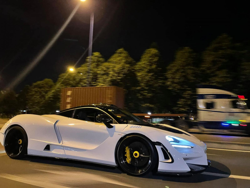 Bạch mã McLaren 720S độ N-Largo của Tống Đông Khuê Bạch mã McLaren 720S độ N-Largo của Tống Đông Khuê
