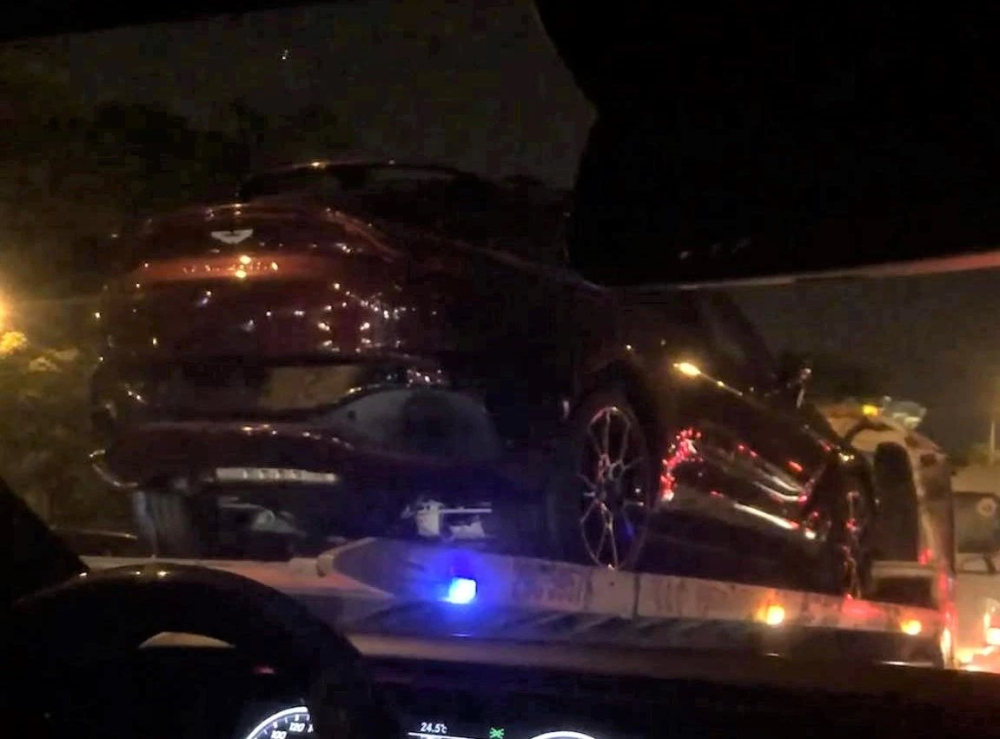 Aston Martin DBX thứ 2 về nước sở hữu màu sơn lạ, giá hơn 16 tỷ đồng Aston Martin DBX thứ 2 về nước sở hữu màu sơn lạ, giá hơn 16 tỷ đồng