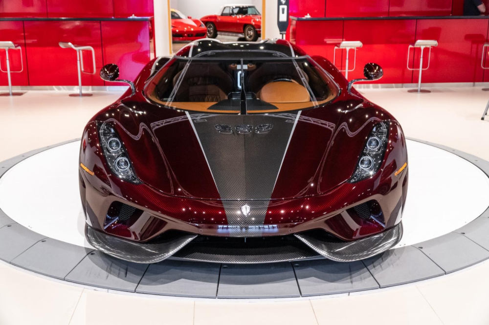 Koenigsegg Regera đình đám chưa về nhưng Hoàng Kim Khánh đã chia sẻ túi xách đầy mùi tiền theo xe Koenigsegg Regera đình đám chưa về nhưng Hoàng Kim Khánh đã chia sẻ túi xách đầy mùi tiền theo xe