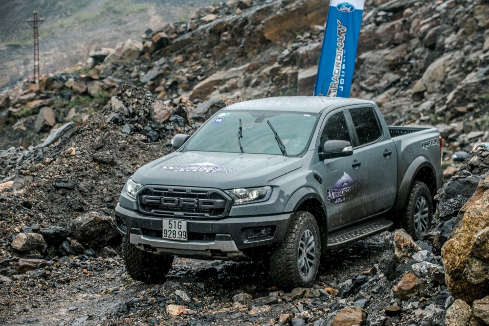 Đây cũng không phải là lần đầu tiên Ford Ranger Raptor gặp tình trạng “bia kèm lạc” tại đại lý. Đây cũng không phải là lần đầu tiên Ford Ranger Raptor gặp tình trạng “bia kèm lạc” tại đại lý.