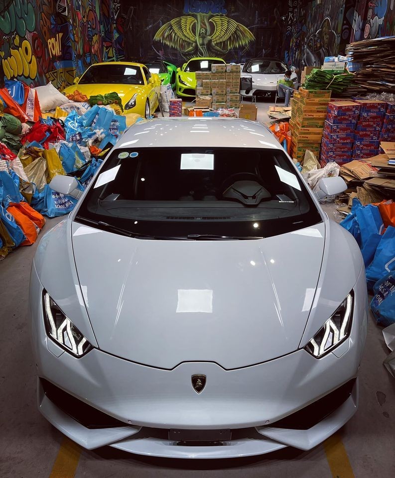 Chiếc Lamborghini Huracan LP610-4 có màu sơn trắng Chiếc Lamborghini Huracan LP610-4 có màu sơn trắng