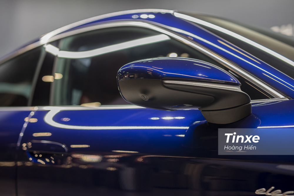 Gương chiếu hậu của xe được thiết kế thuôn dài phù hợp với thiết kế ngoại thất và có tích hợp camera 360 độ.