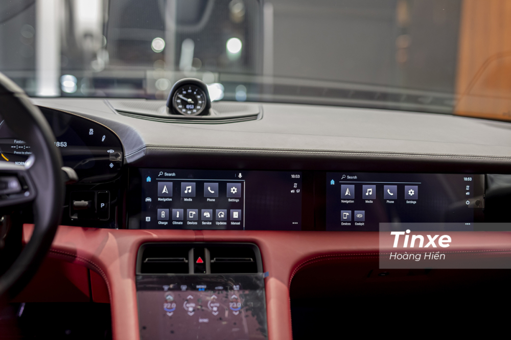 Ở vị trí trung tâm là màn hình cảm ứng kích thước 10,9 inch. 