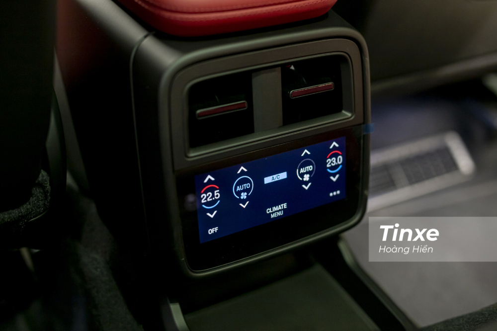 Hệ thống điều hoà 4 vùng trên Porsche Taycan 4S sẽ mang lại thoải mái cho mọi vị trí ngồi.
