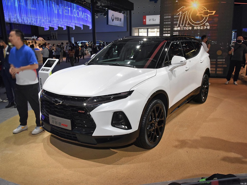 Chevrolet Blazer 48V White Night Edition trình làng Chevrolet Blazer 48V White Night Edition trình làng
