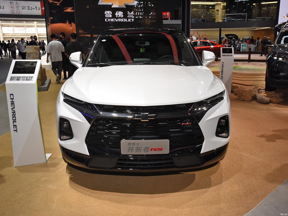 Chevrolet Blazer 48V White Night Edition tiết kiệm xăng nhờ hệ truyền động mild hybrid Chevrolet Blazer 48V White Night Edition tiết kiệm xăng nhờ hệ truyền động mild hybrid