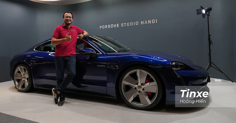 Porsche Taycan 4S thiên về sự êm ái và ổn định khi vận hành nên được trang bị 2 động cơ điện ở phía trước và phía sau.