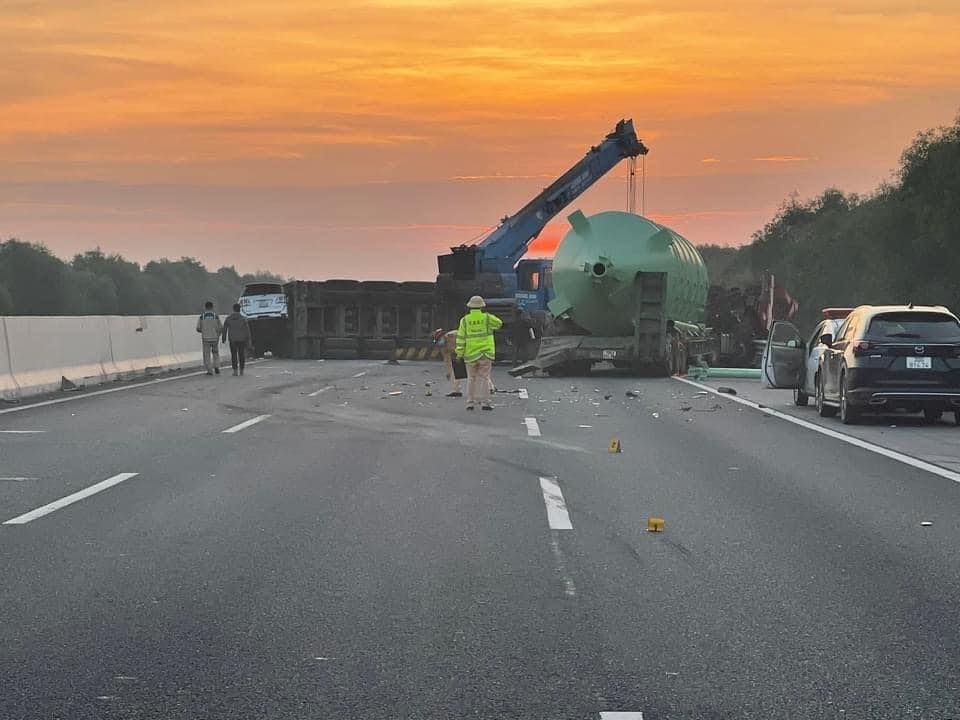 Hiện trường vụ tai nạn liên hoàn trên cao tốc Hà Nội - Quảng Ninh Hiện trường vụ tai nạn liên hoàn trên cao tốc Hà Nội - Quảng Ninh