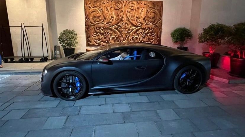 Mới đây, đại gia này bị bắt gặp lái xe Bugatti Chiron Sport 110 Ans Edition Mới đây, đại gia này bị bắt gặp lái xe Bugatti Chiron Sport 110 Ans Edition