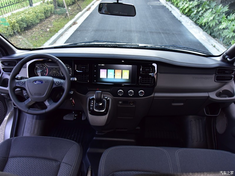 Nội thất bên trong Ford Transit Pro tại Trung Quốc