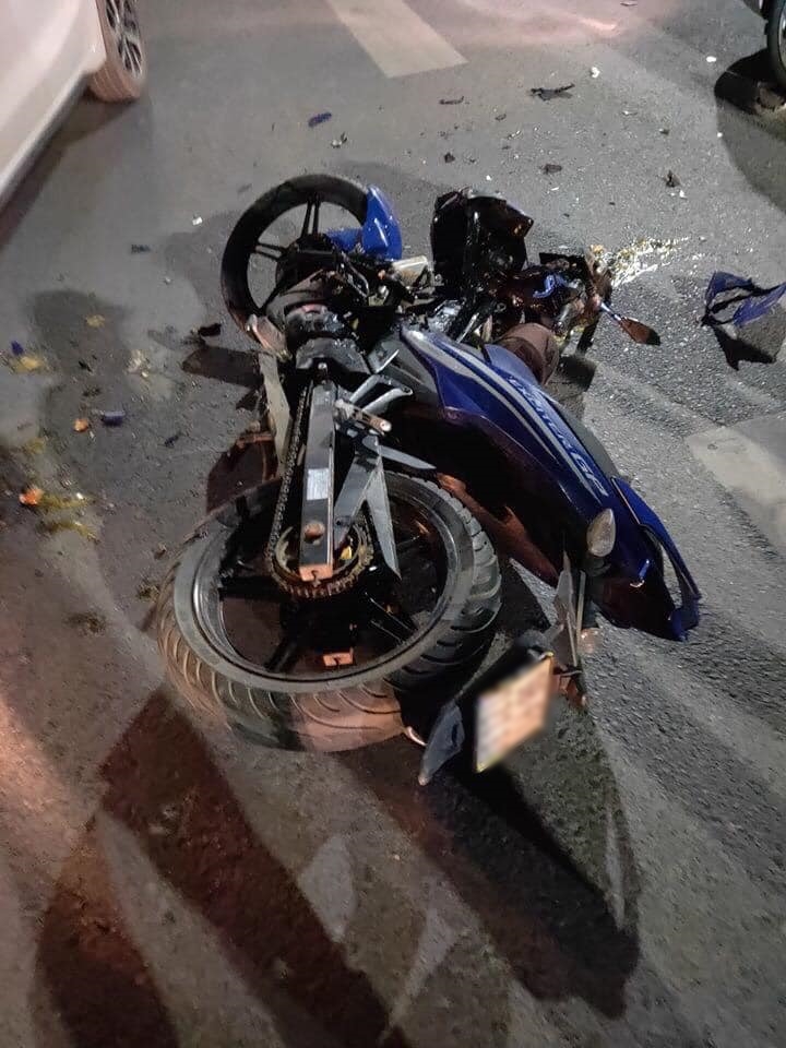 Dàn áo xe máy Yamaha Exciter vỡ nát