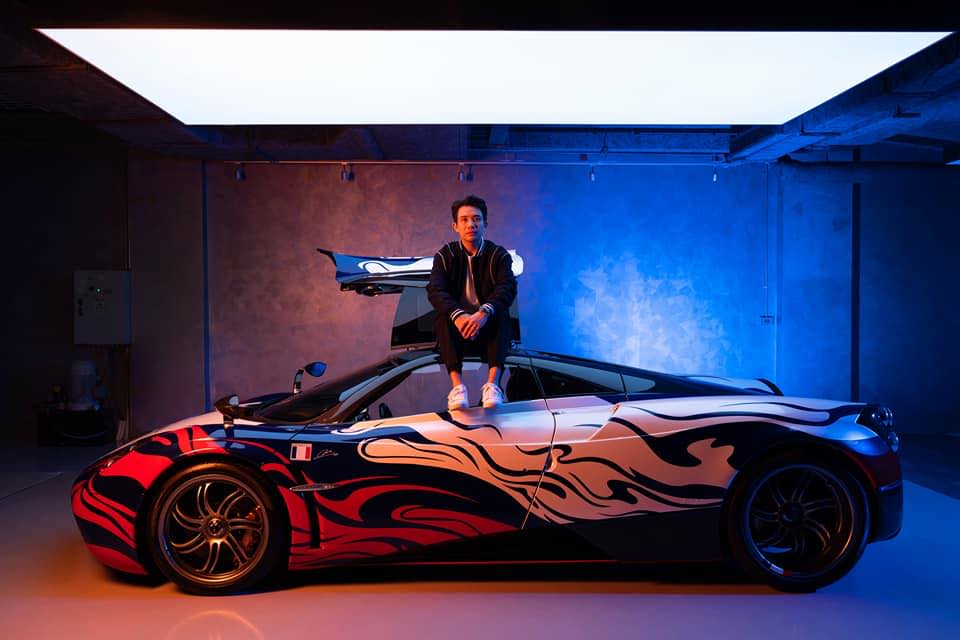 Minh Minh Nhựa cùng Pagani Huayra trong căn hầm đỗ xe của Cường Đô-la
