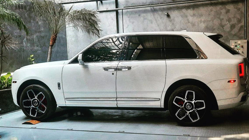 Bức ảnh Rolls-Royce Cullinan xuất hiện trong nhà của Cường Đô-la