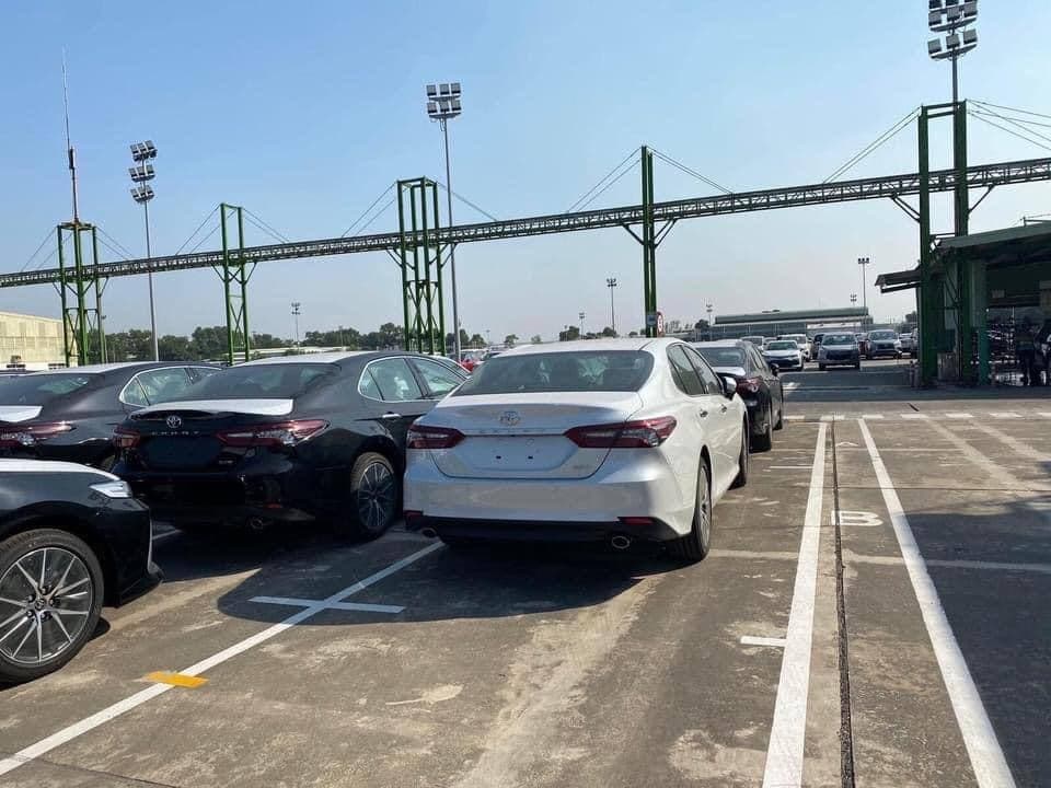 Thiết kế nội/ngoại thất của Toyota Camry 2022 chỉ thay đổi rất nhẹ. Thiết kế nội/ngoại thất của Toyota Camry 2022 chỉ thay đổi rất nhẹ.