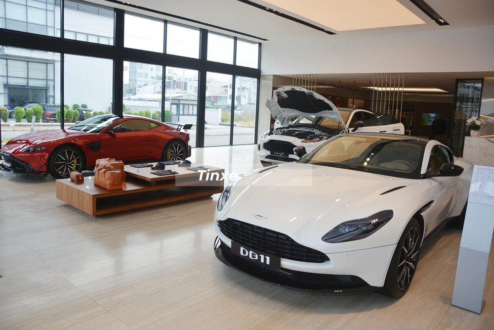 Siêu xe Aston Martin DB11 V8 lúc còn ở đại lý chính hãng Siêu xe Aston Martin DB11 V8 lúc còn ở đại lý chính hãng