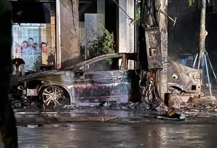 Vụ hỏa hoạn xảy ra ngay cạnh trụ điện Vụ hỏa hoạn xảy ra ngay cạnh trụ điện