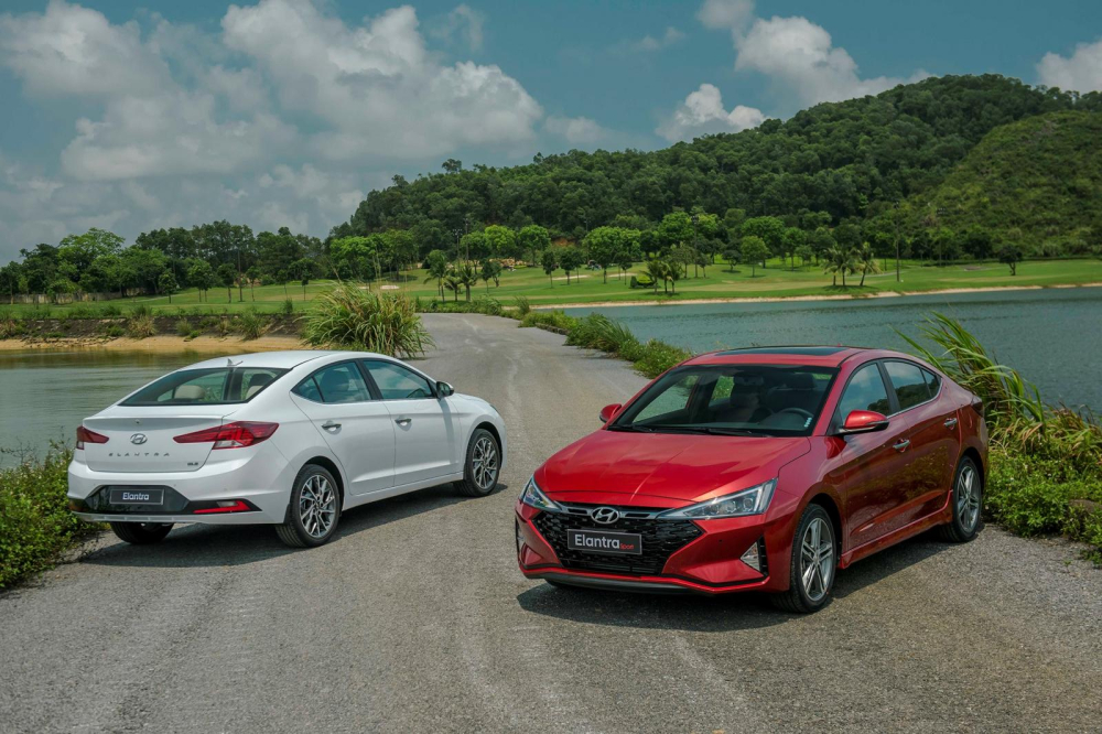 Hyundai Elantra hiện đang được phân phối với 4 phiên bản cùng giá bán khởi điểm từ 580 triệu đồng.