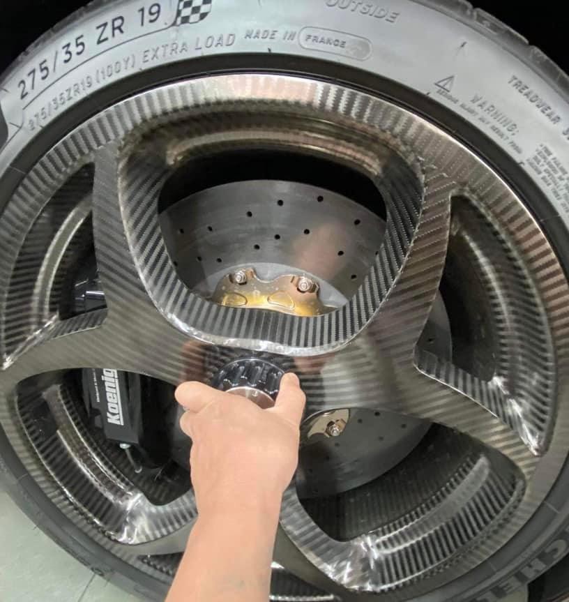 Đây là bộ mâm của xe Koenigsegg Regera mới được Hoàng Kim Khánh chia sẻ lên mạng xã hội trong sáng ngày 29 tháng 11 năm 2021 Đây là bộ mâm của xe Koenigsegg Regera mới được Hoàng Kim Khánh chia sẻ lên mạng xã hội trong sáng ngày 29 tháng 11 năm 2021