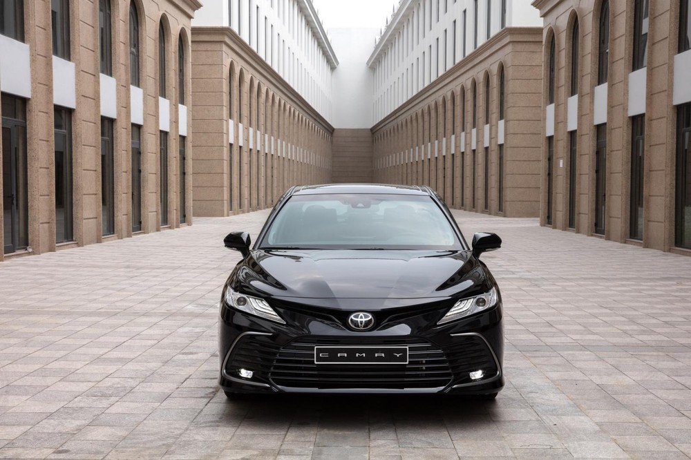 Phần đầu xe Camry 2022 có thiết kế tập trung vào chất thể thao. Phần đầu xe Camry 2022 có thiết kế tập trung vào chất thể thao.