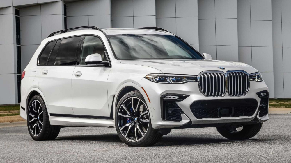 SUV hạng sang BMW X7 bị tố lỗi khay đựng cốc khiến túi khí có thể vô tình bung ra
