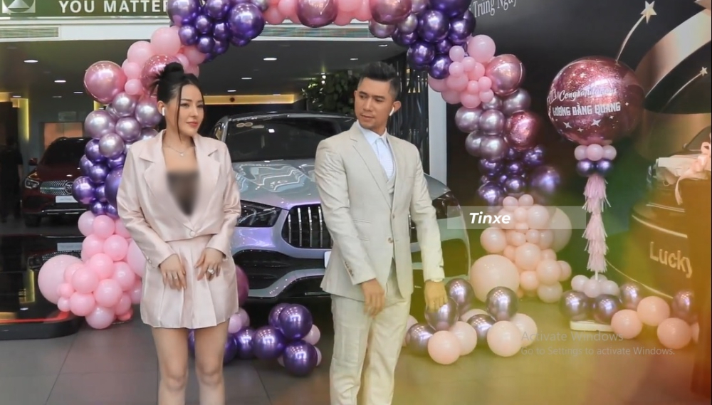 Cặp đôi 'chú- cháu' Lương Bằng Quang và Ngân 98 tậu xe Mercedes-AMG GLE 53, giá từ 5,3 tỷ đồng Cặp đôi 'chú- cháu' Lương Bằng Quang và Ngân 98 tậu xe Mercedes-AMG GLE 53, giá từ 5,3 tỷ đồng