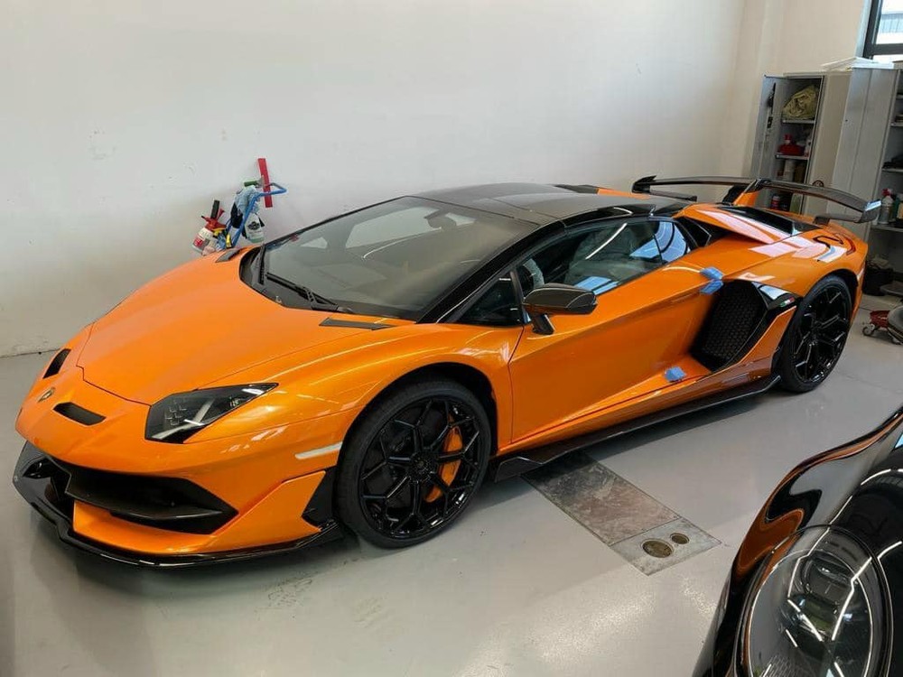 Hình ảnh chiếc xe Lamborghini Aventador SVJ mui trần mới về nước lúc ở nước ngoài Hình ảnh chiếc xe Lamborghini Aventador SVJ mui trần mới về nước lúc ở nước ngoài