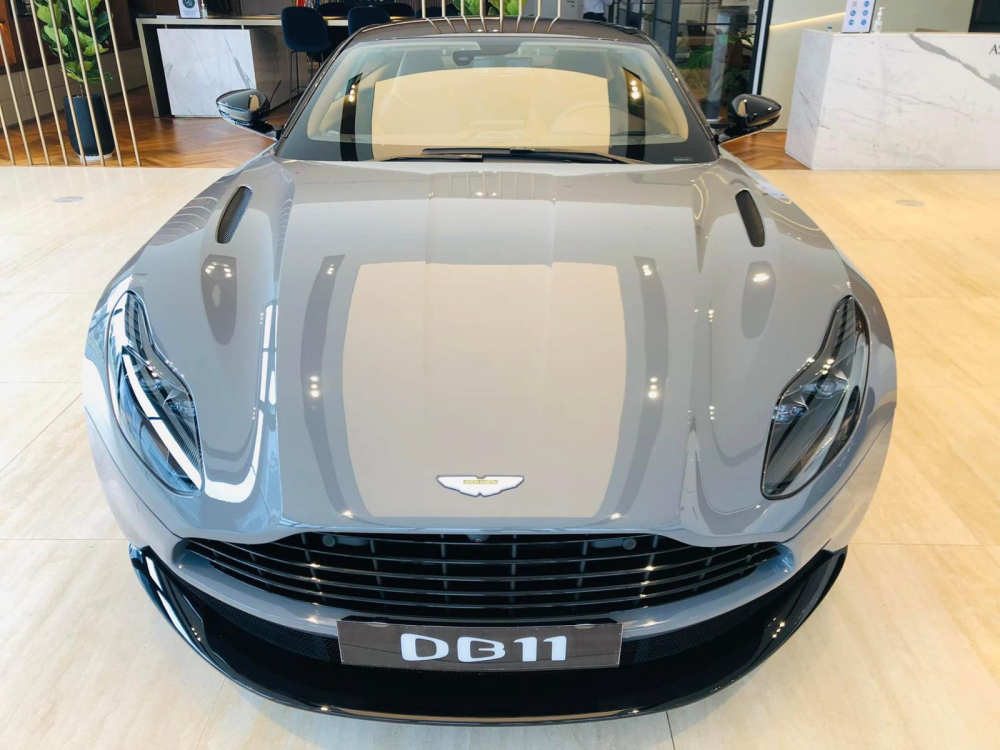 Xe thể thao hạng sang Aston Martin DB11 tiếp tục về nước với màu sơn độc