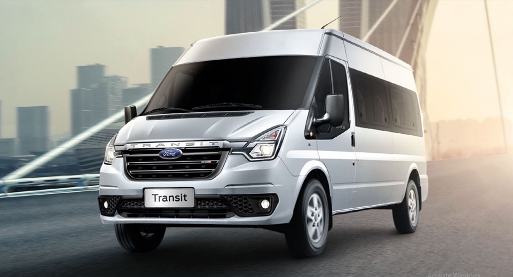 Đầu xe Ford Transit 2022 có thiết kế mới, lưới tản nhiệt được mở rộng hơn trước. Đầu xe Ford Transit 2022 có thiết kế mới, lưới tản nhiệt được mở rộng hơn trước.