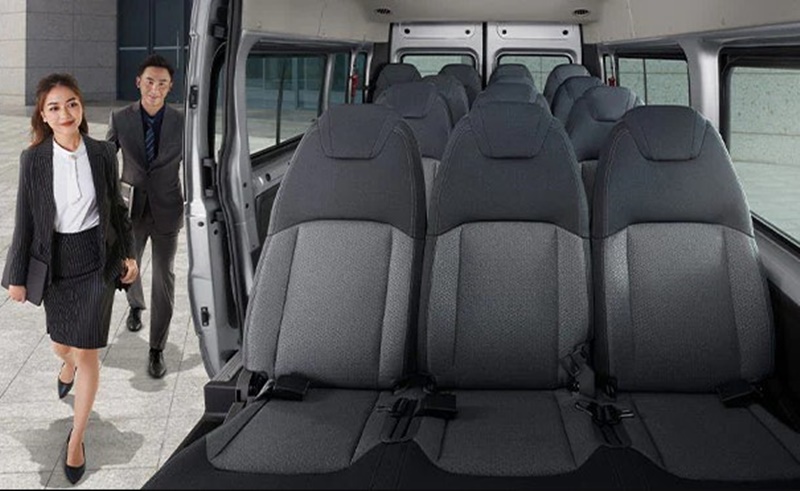 Các hốc gió được bố trí khắp xe nhằm mang đến sự mát mẻ cho toàn bộ hành khách. Các hốc gió được bố trí khắp xe nhằm mang đến sự mát mẻ cho toàn bộ hành khách.