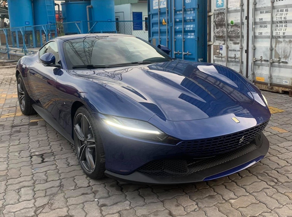 Ferrari Roma đầu tiên về nước mang màu xanh dương và đã có chủ nhân Ferrari Roma đầu tiên về nước mang màu xanh dương và đã có chủ nhân
