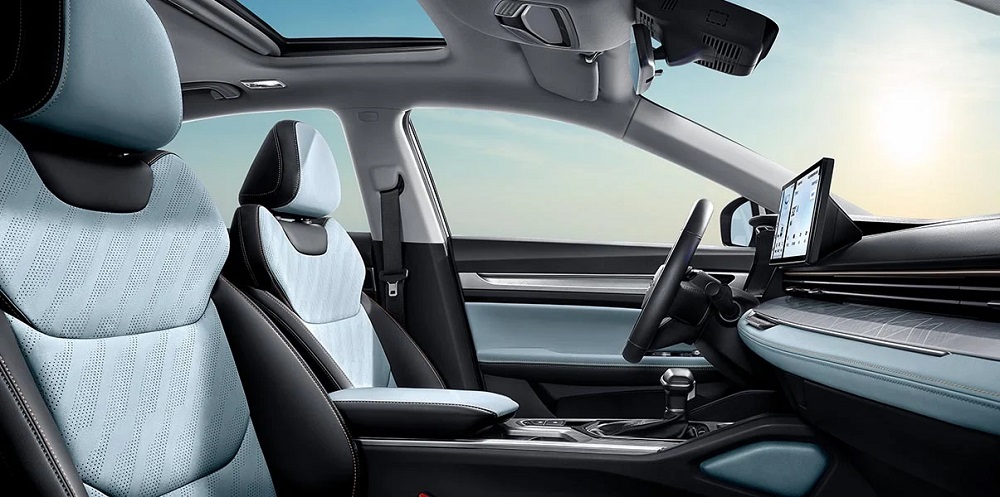 Geely Emgrand L 2022 còn có cửa sổ trời Geely Emgrand L 2022 còn có cửa sổ trời
