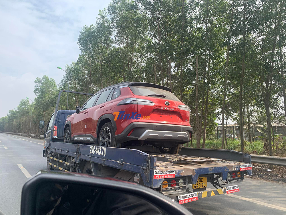 Chiếc Toyota Corolla Cross GR Sport 2022 này không có logo Hybrid trên cửa cốp sau Chiếc Toyota Corolla Cross GR Sport 2022 này không có logo Hybrid trên cửa cốp sau