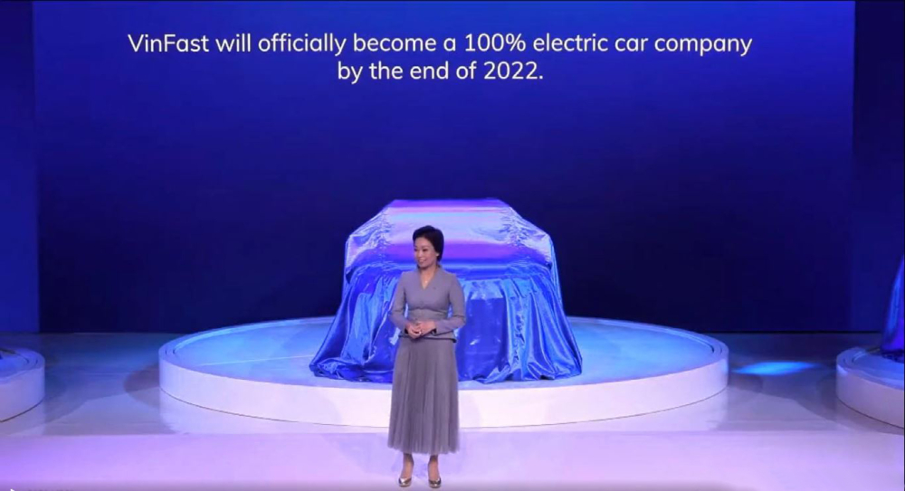 Song song với việc ra mắt dải sản phẩm xe điện, bà Lê Thị Thu Thủy đã tuyên bố VinFast sẽ chuyển hoàn toàn sang xe điện vào cuối năm 2022.