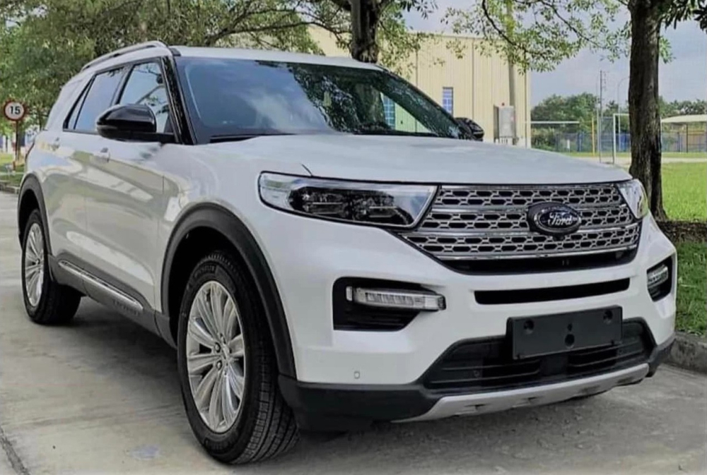 Vào cuối tháng 12/2021 vừa qua, Ford Explorer 2022 bị bắt gặp trong khuôn viên nhà máy của Ford Việt Nam. Vào cuối tháng 12/2021 vừa qua, Ford Explorer 2022 bị bắt gặp trong khuôn viên nhà máy của Ford Việt Nam.