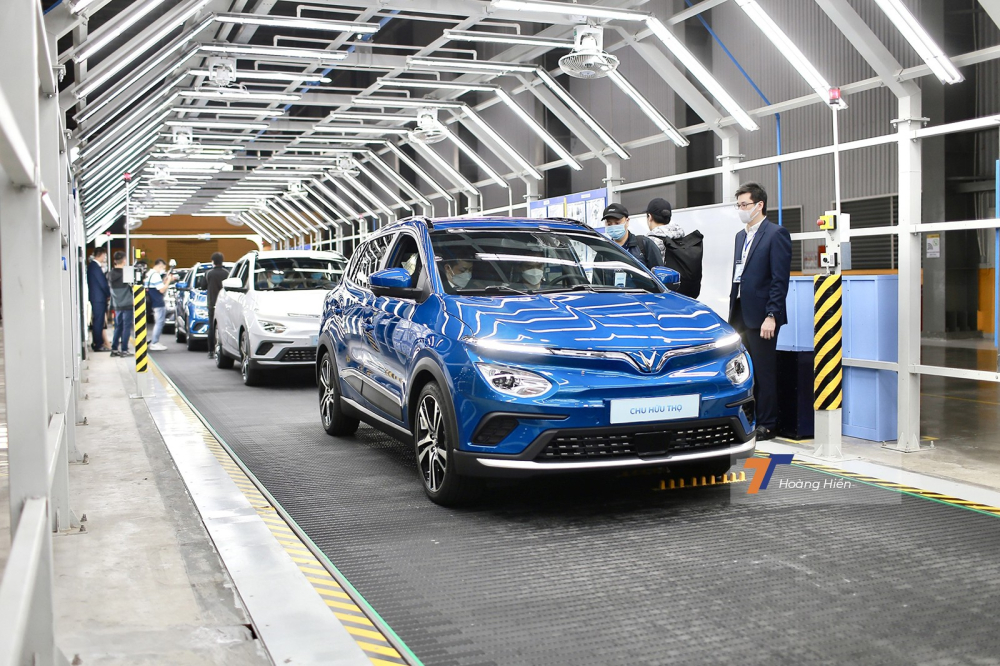 Những chiếc C-SUV chạy điện VinFast VF e34 đầu tiên đã xuất xưởng và bàn giao cho khách hàng vào ngày 25/12/2021 vừa qua. Những chiếc C-SUV chạy điện VinFast VF e34 đầu tiên đã xuất xưởng và bàn giao cho khách hàng vào ngày 25/12/2021 vừa qua.