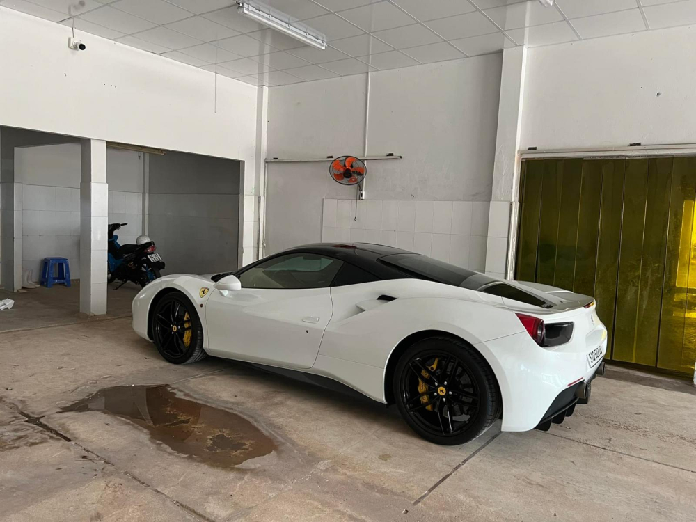 Chủ nhân của siêu xe Ferrari 488 GTB này từng trải nghiệm McLaren 570S, Lamborghini Huracan LP610-4 độ khủng hay Audi R8 V10 Plus Chủ nhân của siêu xe Ferrari 488 GTB này từng trải nghiệm McLaren 570S, Lamborghini Huracan LP610-4 độ khủng hay Audi R8 V10 Plus