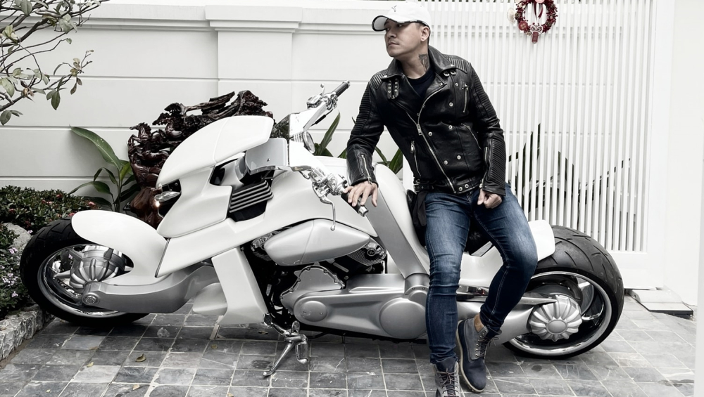 Tuấn Hưng tậu khủng long bạo chúa V-Rex Travertson