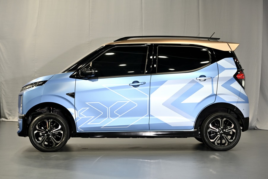 Mitsubishi K-EV Concept X Style được sơn màu xanh nhám