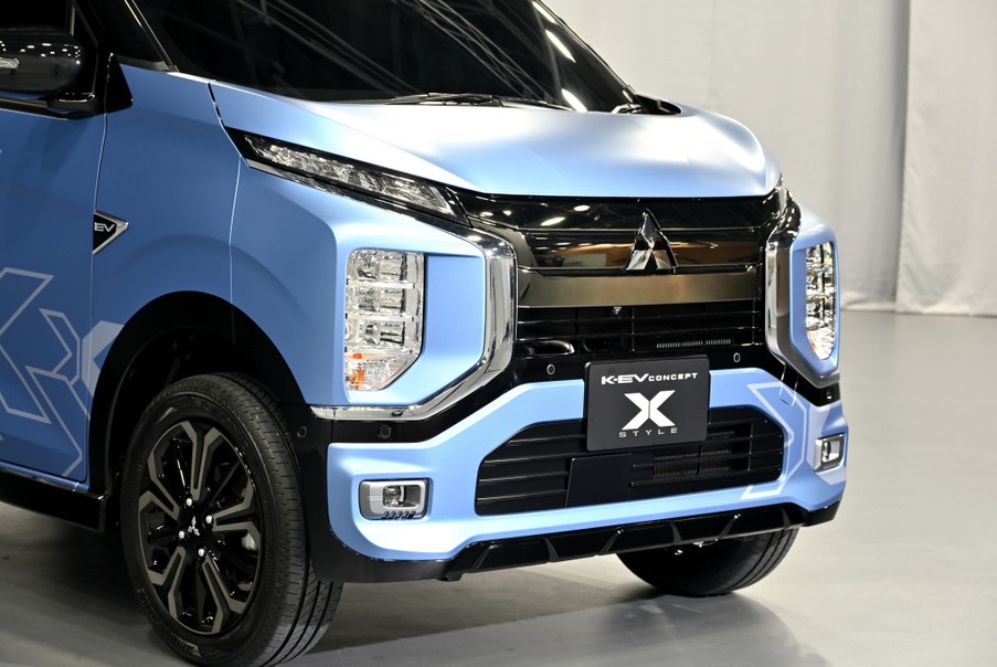 Mitsubishi K-EV Concept X Style có 2 nẹp mạ crôm trên đầu xe