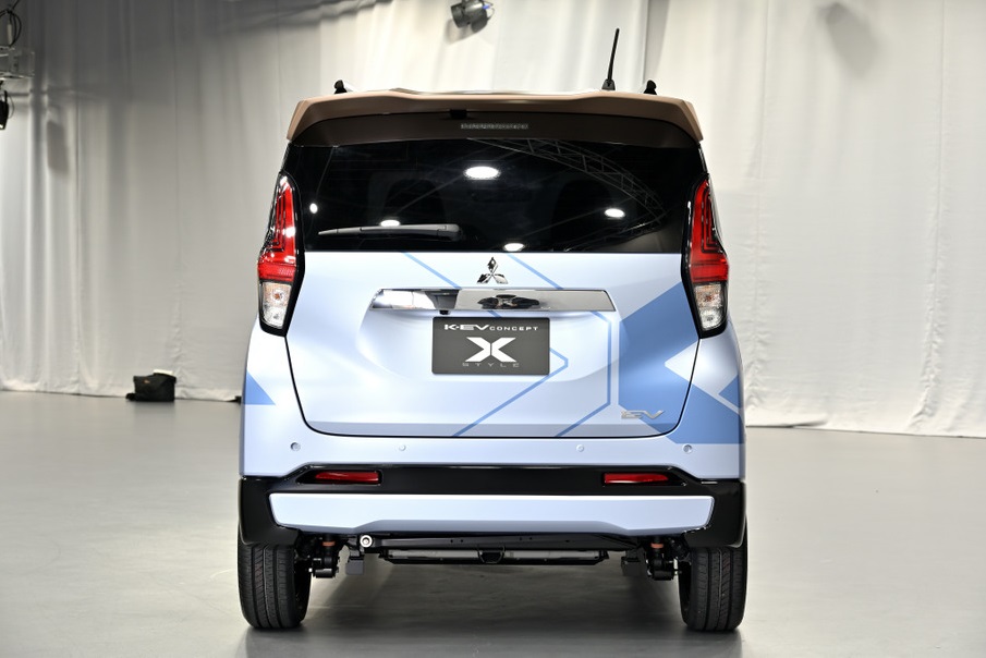 Mitsubishi K-EV Concept X Style nhìn từ đằng sau