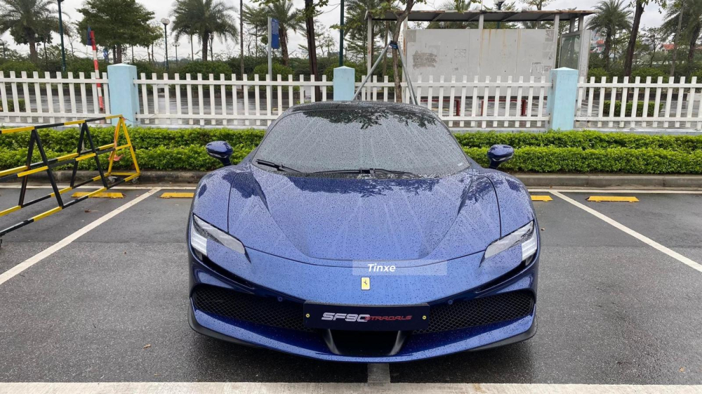 Siêu xe Ferrari SF90 Stradale bất ngờ xuất hiện ở Hà Nội Siêu xe Ferrari SF90 Stradale bất ngờ xuất hiện ở Hà Nội