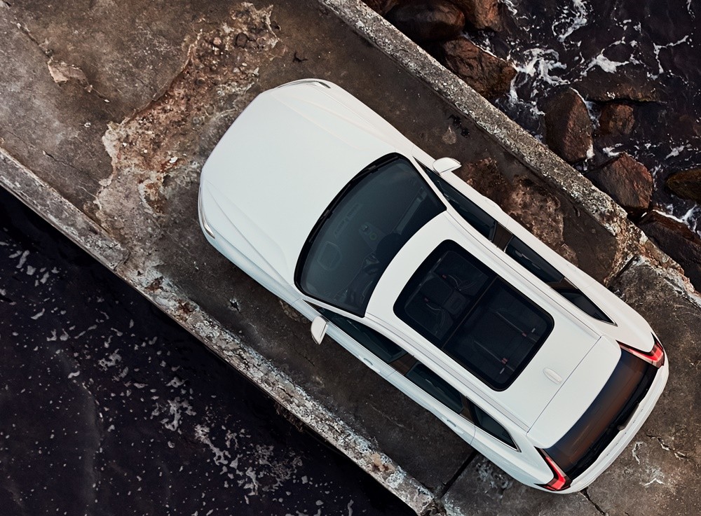 Cửa sổ trời toàn cảnh panorama trên mẫu xe Volvo XC60 Cửa sổ trời toàn cảnh panorama trên mẫu xe Volvo XC60