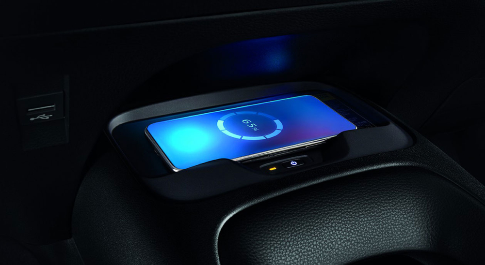 Sạc diện thoại thông minh không dây của Toyota Corolla Altis GR Sport 2022