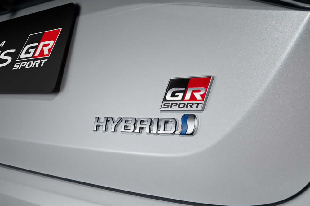 Toyota Corolla Altis GR Sport 2022 có cả phiên bản Hybrid tiết kiệm xăng
